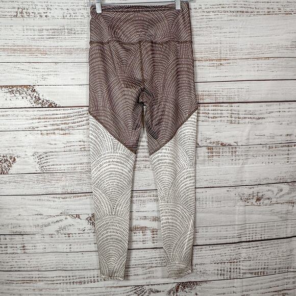 Beyond Yoga Lux High Waisted Angled Midi Legging, EUC, Medium, MSRP $88 - Picture 9 of 11